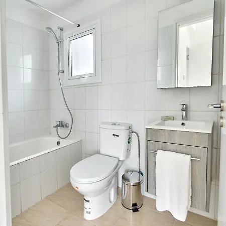 Perfect Villa With Pool And 4 Bedrooms In The Sunsets Of Cyprus Just For You Villa
