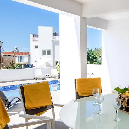 Perfect Villa With Pool And 4 Bedrooms In The Sunsets Of Cyprus Just For You Tala