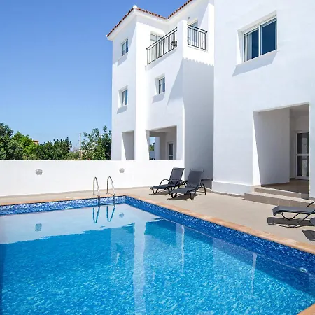 Perfect Villa With Pool And 4 Bedrooms In The Sunsets Of Cyprus Just For You * Tala